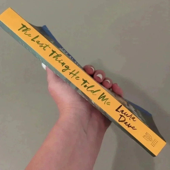 The Last Thing He Told Me - Laura Dave Softcover Book - Picture 4 of 5